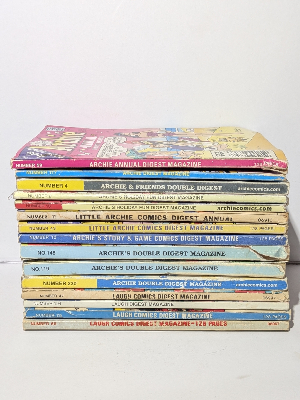 Vintage Archie Comics Digest Lot — Annuals, Laugh Comics & Holiday Fun 14 Comics - Picture 2 of 6